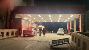 E frikshme. Vrasje me armë dhe thikë në Prishtinë – Ja kush është viktima