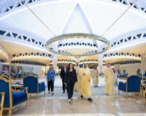 Presidentja Vjosa Osmani është pritur me nderime ushtarake në vizitën e saj në Arabinë Saudite.